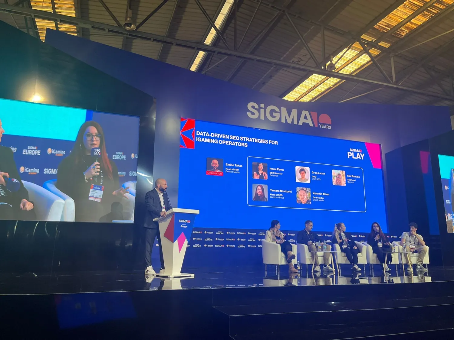 Emilio Takas moderating a data-driven SEO panel at SiGMA