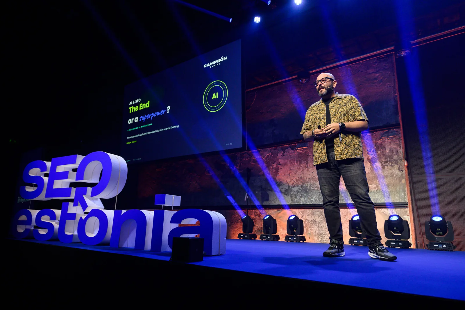 Emilio Takas delivering his AI & SEO keynote at SEO Estonia